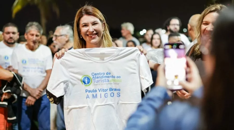 Prefeita de Saquarema afastada implora para que funcionários não se demitam