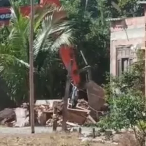 Mais 28 construções irregulares em área de proteção ambiental em Arraial do Cabo são demolidas | Arraial do Cabo - Rio de Janeiro
