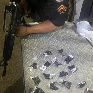 Traficante com drogas é preso em patrulhamento da PM em Rio das Ostras | Rio das Ostras