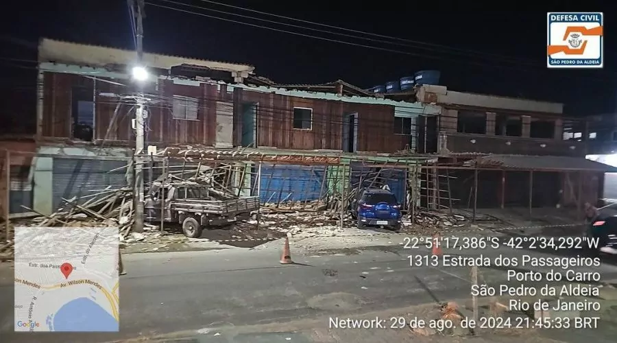 Cabo Frio: Cobertura de kitnets cai no Porto do Carro, fronteira com São Pedro da Aldeia