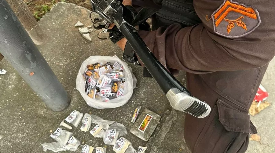 Cabo Frio: Polícia encontra mais de 100 pedras de crack em imóvel vazio
