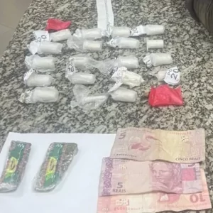 PM apreende drogas e detém acusado de tráfico em São Pedro da Aldeia