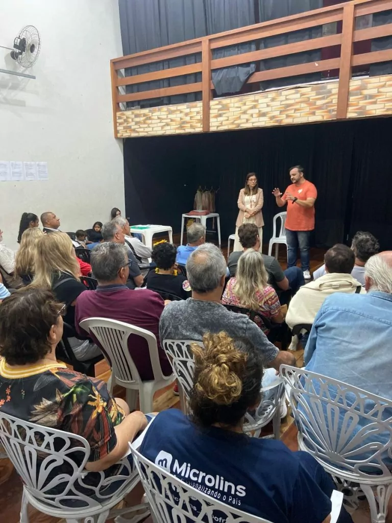 Rafael Peçanha durante a assinatura do documento Rafael Peçanha durante a assinatura do documento