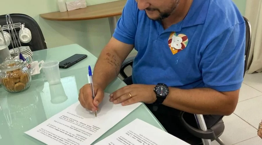 Cabo Frio: Rafael Peçanha encontra moradores da Vila Nova e assina compromisso com o IFF