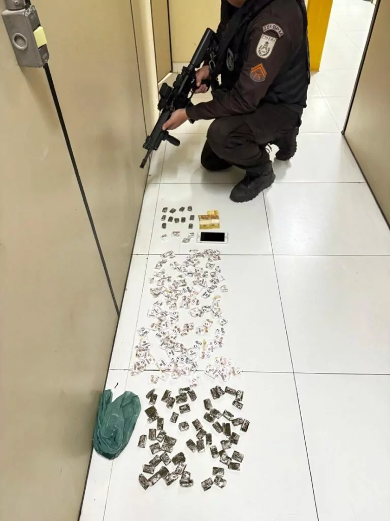 Adolescente detido por venda de drogas em Araruama