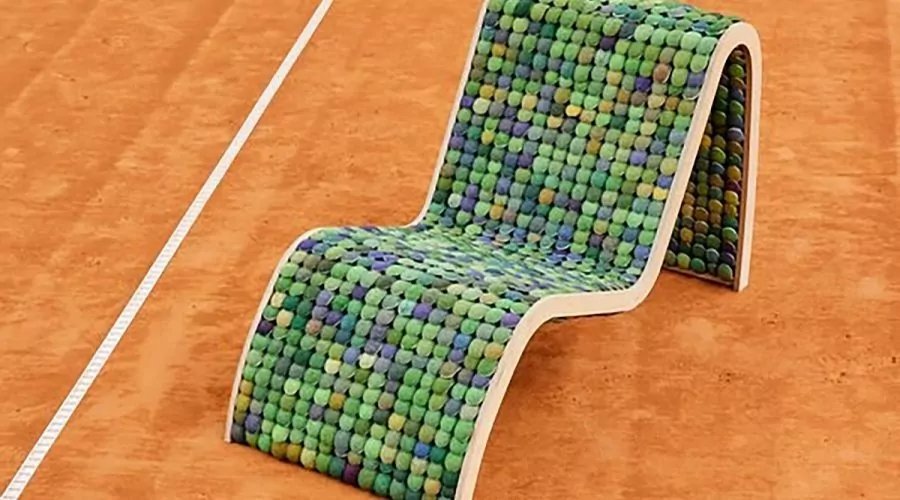 Designer utiliza bolas de tênis usadas para criar móveis.