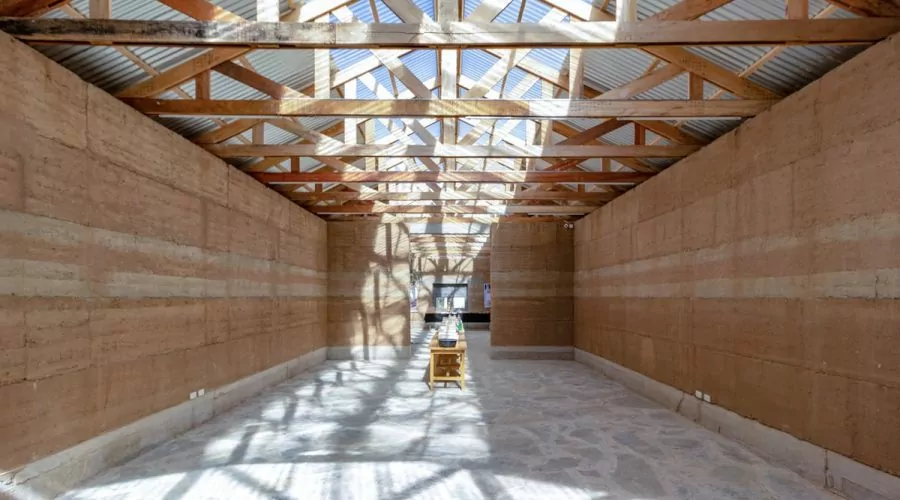 Museu vivo” na Bolívia é construído com barro e madeira.