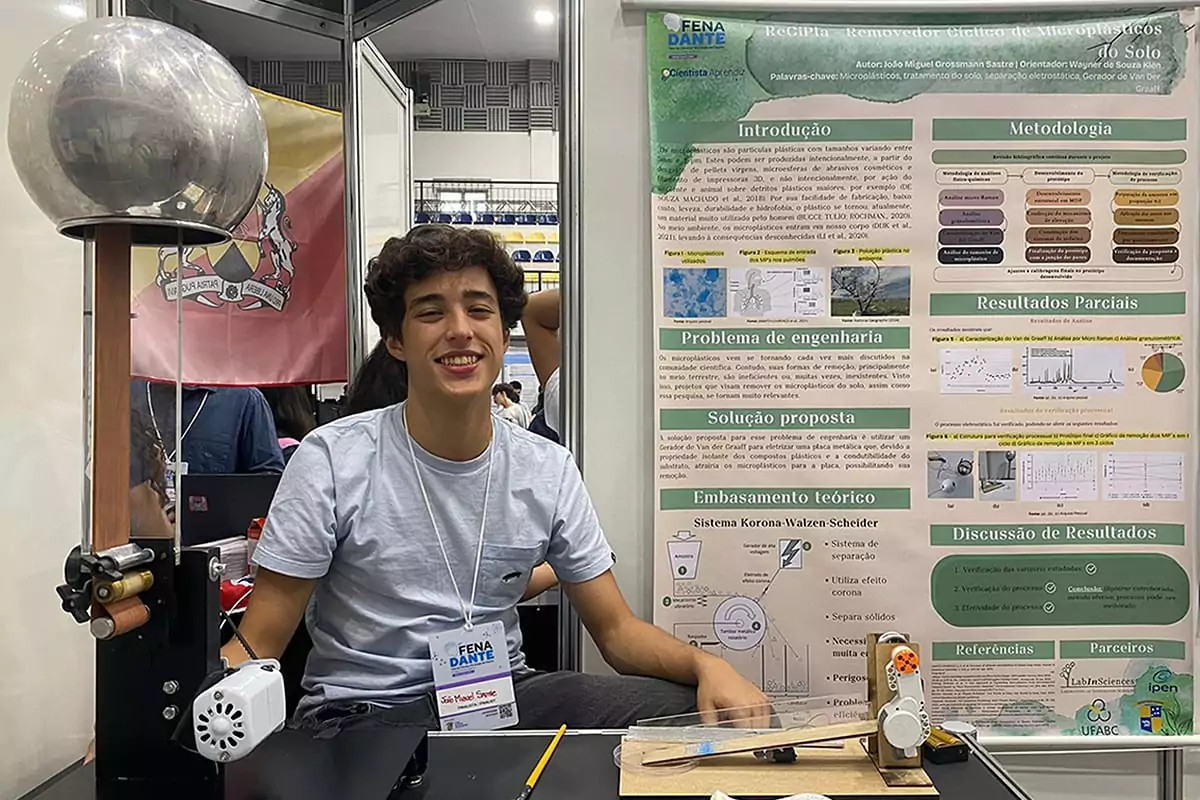 estudante cria máquina que retira microplástico do solo