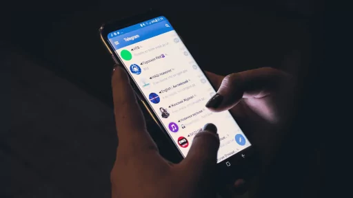 Imagem mostra o aplicativo do Telegram aberto e a lista de conversas disponíveis em um perfil