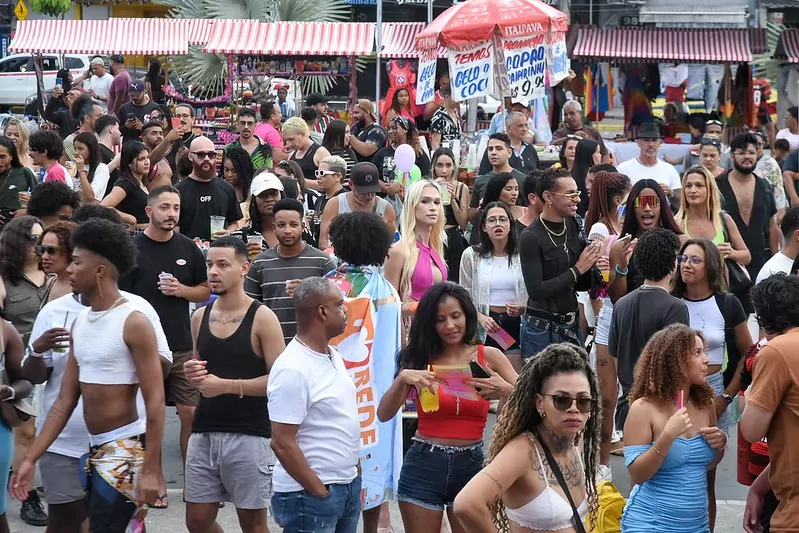 Multidão marcha contra o preconceito em Maricá | Enfoco