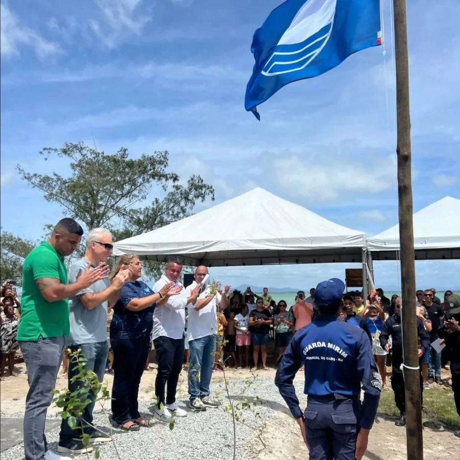 Arraial do Cabo recebe sua primeira Bandeira Azul