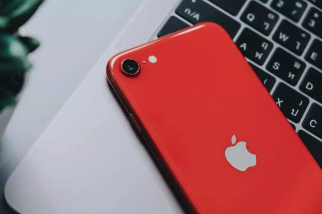 iPhone SE pode ter restrições no 5G por causa do novo modem da Apple Guia Região dos Lagos 2 Imagem do iPhone SE com 5G