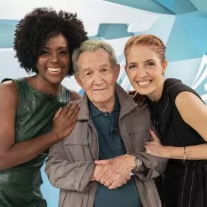 A voz marcante do jornalismo: a carreira de Léo Batista em FOTOS
