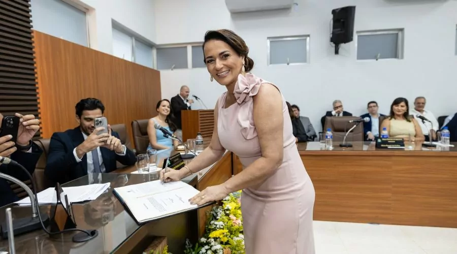 Saquarema: Lucimar Vidal e Dra. Raquel Oliveira assumem cargos de prefeita e vice-prefeita