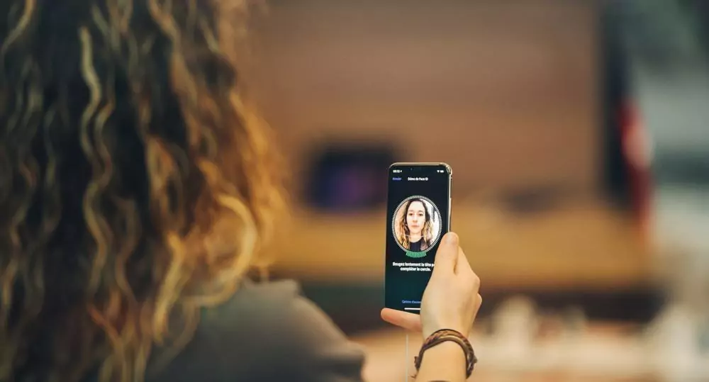Face ID no iPhone para segurança e autenticação Configurações de segurança iPhone com Face ID