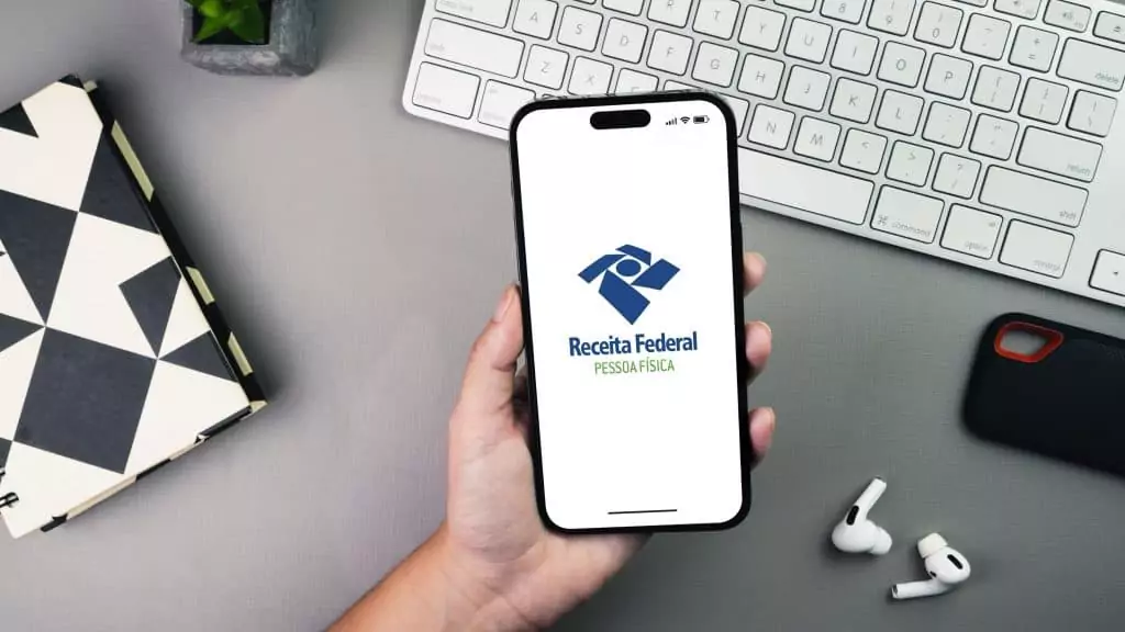 Aplicativo da Receita Federal em um celular mostrando a emissão da CND