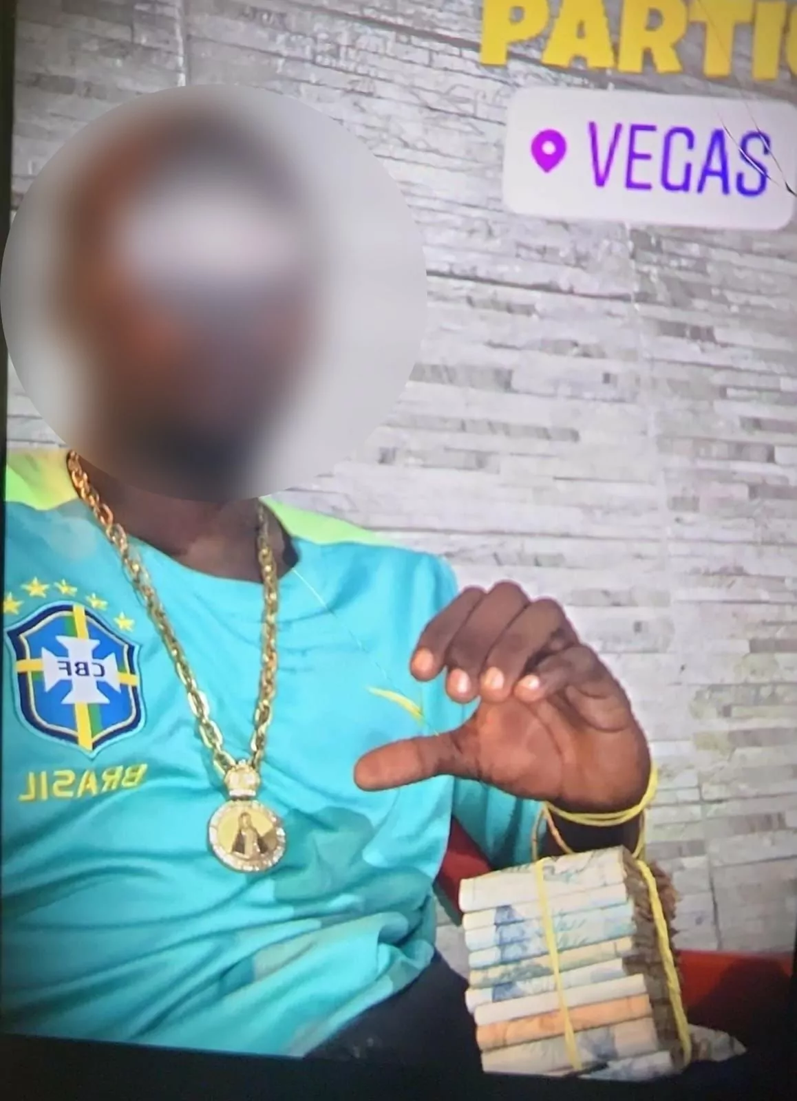 Maricá: Homem do tráfico que exibia vida criminosa é preso em Maricá Guia Região dos Lagos 4 Traficante condenado pelo envolvimento com tráfico de drogas. Foto: Reprodução/ Polícia Militar