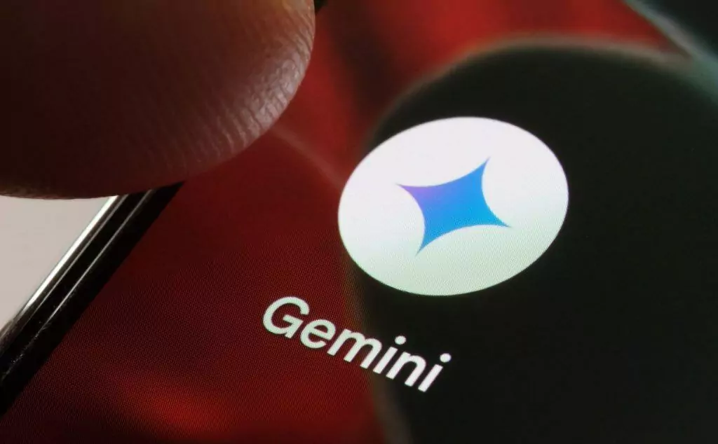 Imagem mostrando o ícone do Gemini em um celular Android Aplicativo Gemini em dispositivo Android