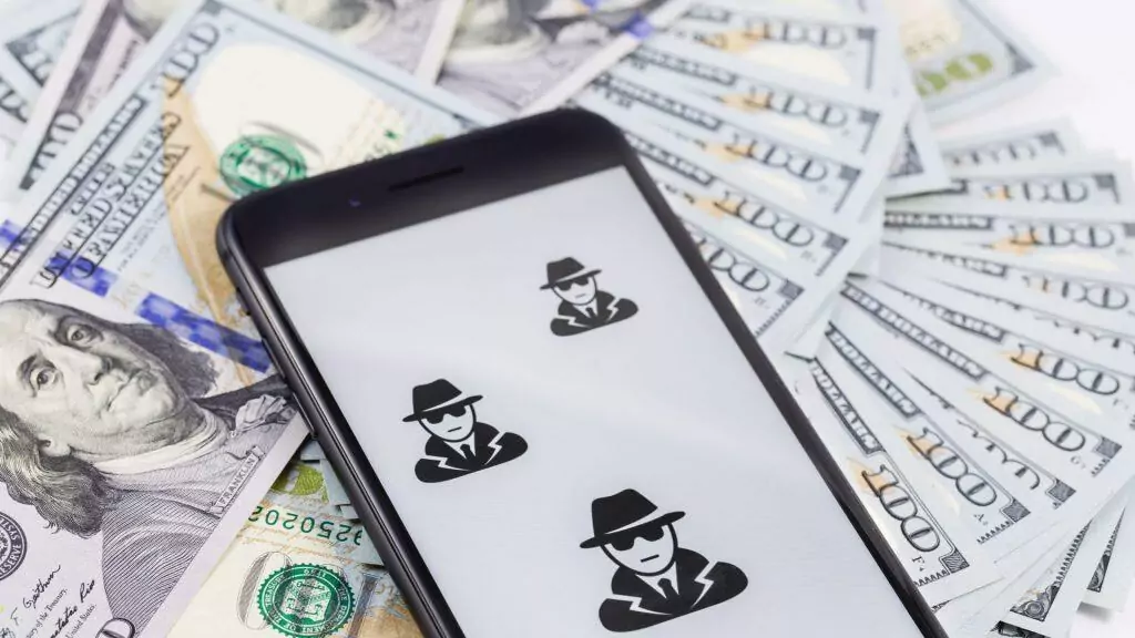 Descubra se seu iPhone foi invadido! 5 sinais para ficar atento Guia Região dos Lagos 3 iPhone 8+ preto da marca Apple com anônimos, hackers e dinheiro. Ecaterimburgo, Rússia - 1 de janeiro de 2018