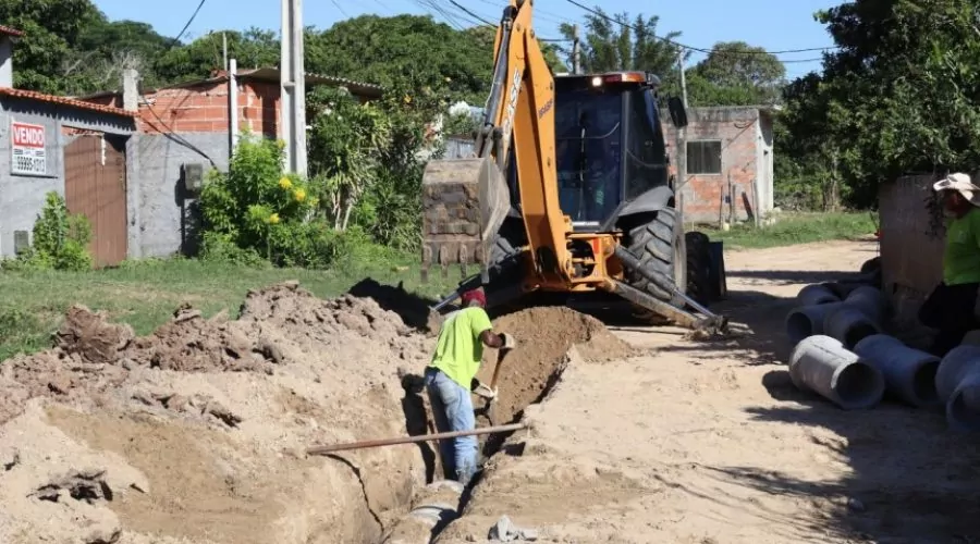São Pedro da Aldeia: Tubos são instalados na Estrada Washington Luiz