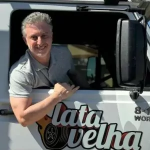 Luciano Huck grava quadro "Lata Velha" em Rio das Ostras