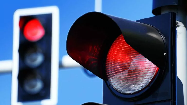 6 infrações que você comete no semáforo sem saber
