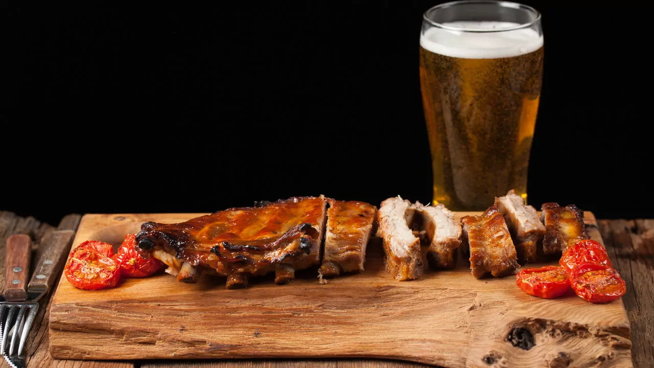 As carnes que mais combinam com cervejas artesanais no churrasco