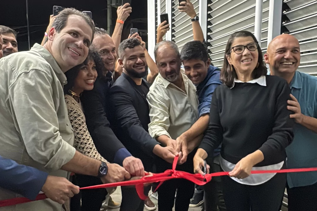 Cine São Pedro é inaugurado com filme ao ar livre e show de Buchecha