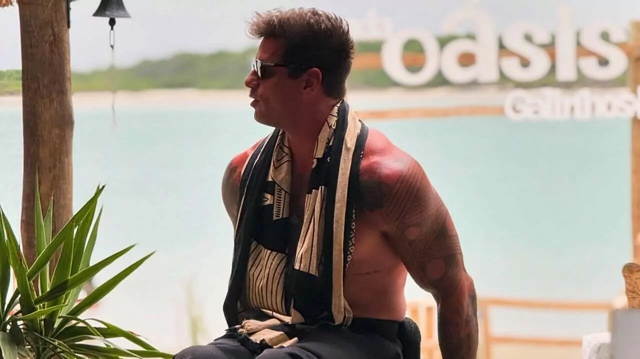 Ex-BBB Fernando Fernandes "volta a andar" após 14 anos