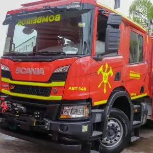 Governo do Estado entrega veículo de última geração ao Corpo de Bombeiros de Maricá