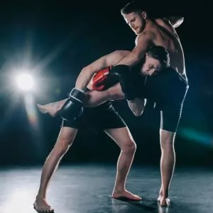 O que é clinch e como essa técnica muda o rumo da luta