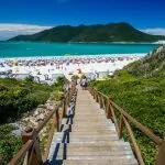 Pontal do Atalaia, em Arraial do Cabo, é eleita uma das 50 praias mais lindas do mundo