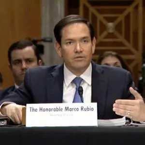 Rubio desafia senador democrata por defender deportado acusado de tráfico humano