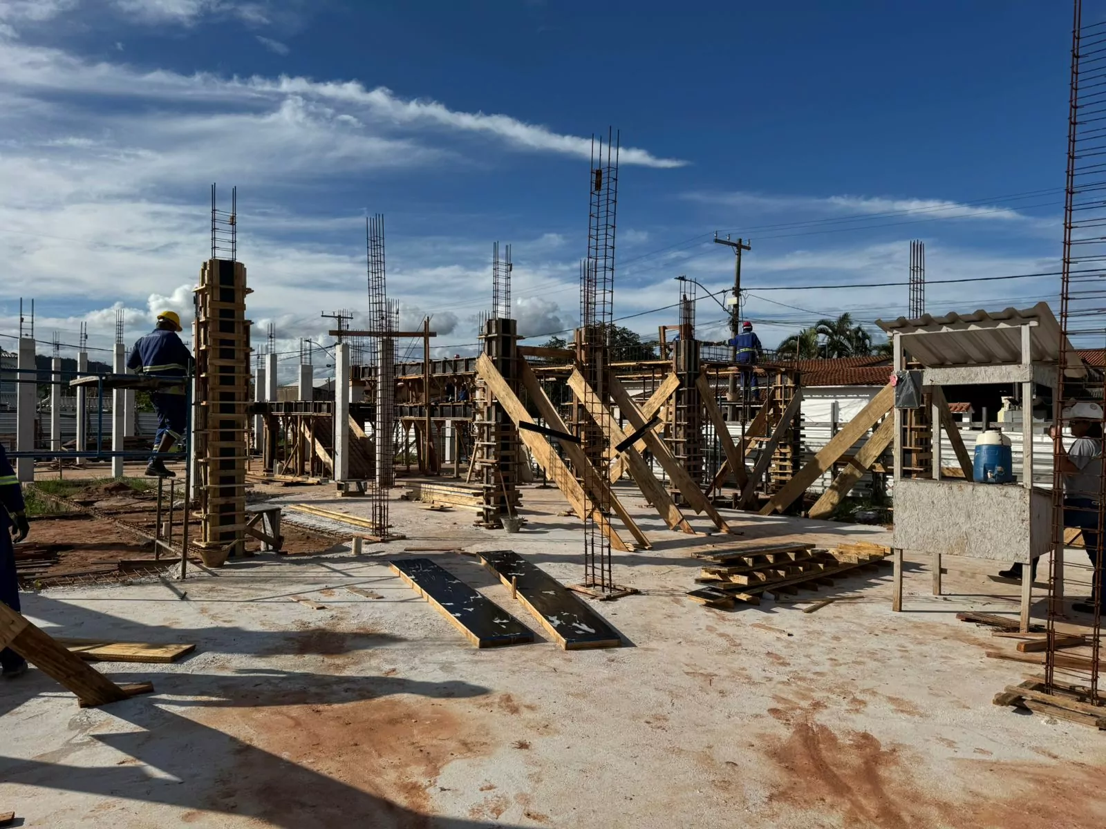 Prefeitura de Saquarema avança com obras de complexo de educação e creche, respectivamente em Jaconé e Vilatur