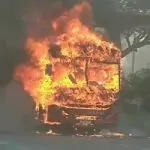 Ônibus 'Vermelhinho' pega fogo na RJ-106, em Maricá
