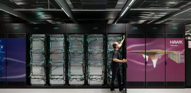 Simulações realizadas com o supercomputador Hawk resolveram discrepância entre cálculos e experimento