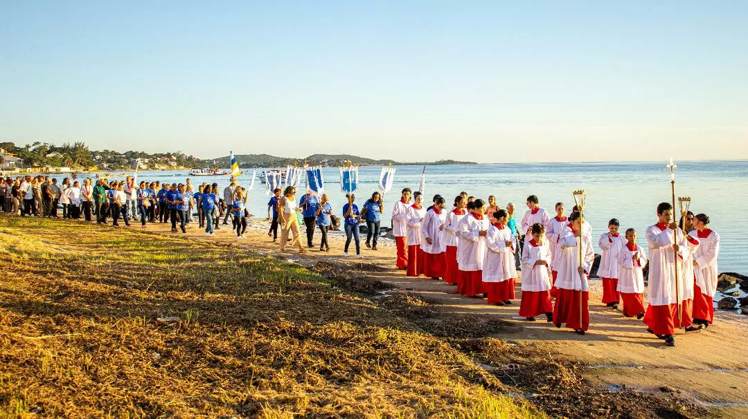Festa de São Pedro reúne público para procissão marítima e terrestre
