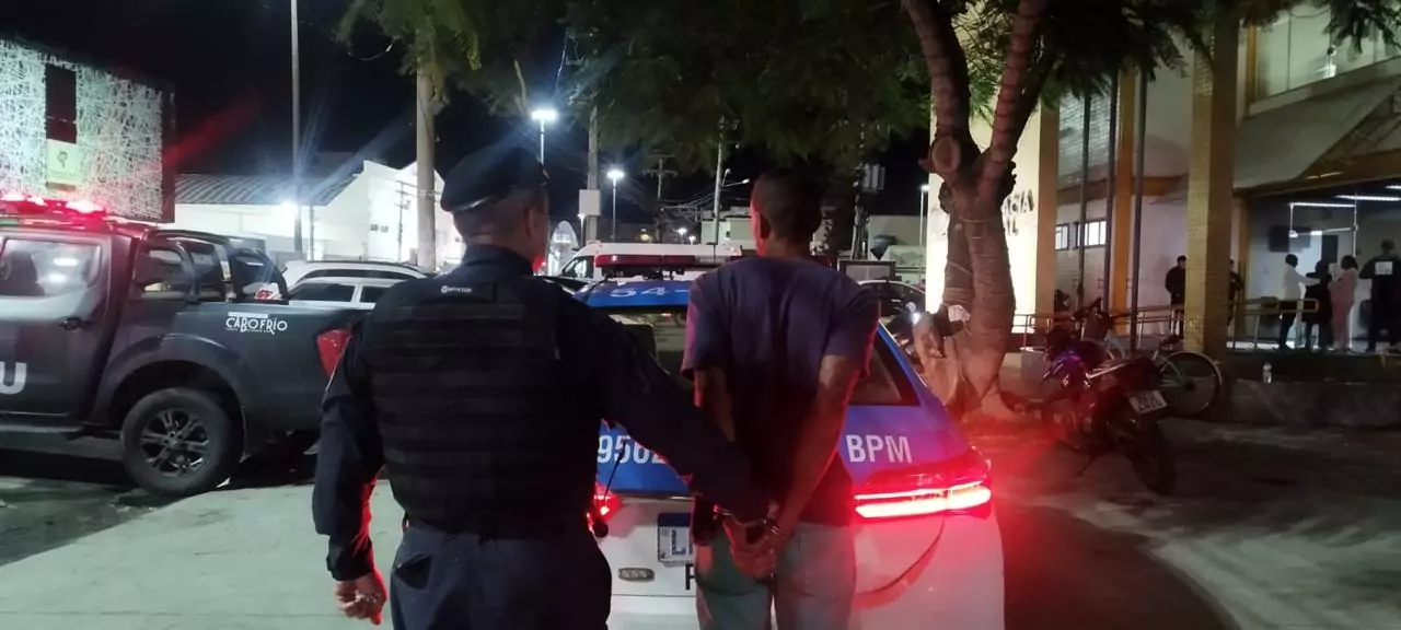 Policiais da 4ª CPA e 25º BPM prendem suspeito de furtos em Cabo Frio